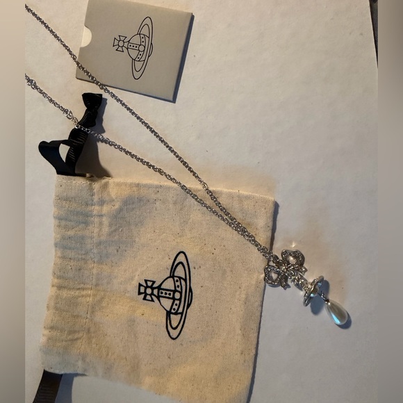 Vivienne Westwood Jewelry - Octavie Vivienne Westwood Silver Necklace with Pearl Drop